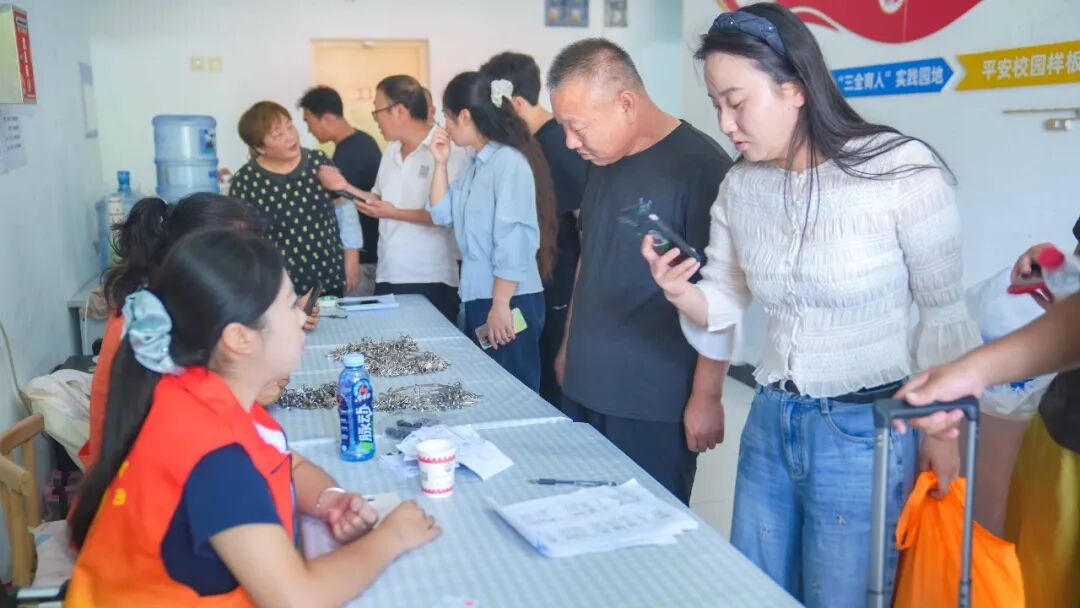 “新”光熠熠｜多图直击西安城市建设职业学院2026级新生报到现场！