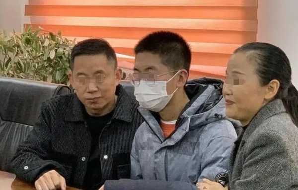 孙卓晒大学通知书，被南京工业大学录用，网友称：技术专业让人羡慕嫉妒3.png