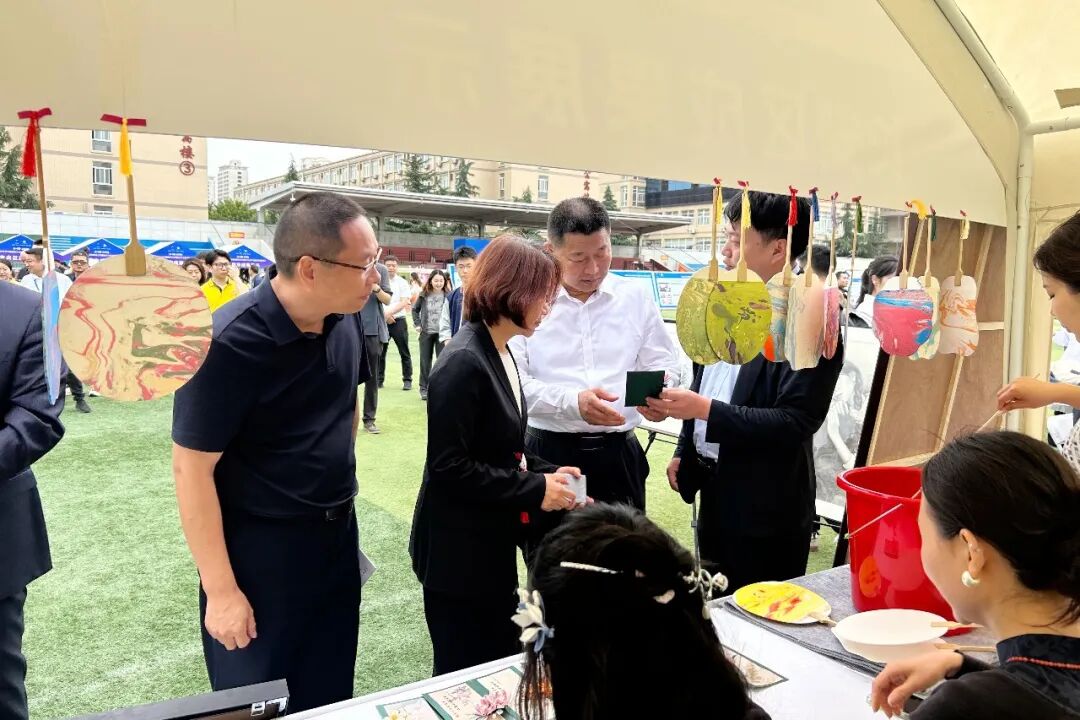 当国画遇上非遗缠花，西安博雅艺术职业高中师生把“美学课”搬进了市职教周！
