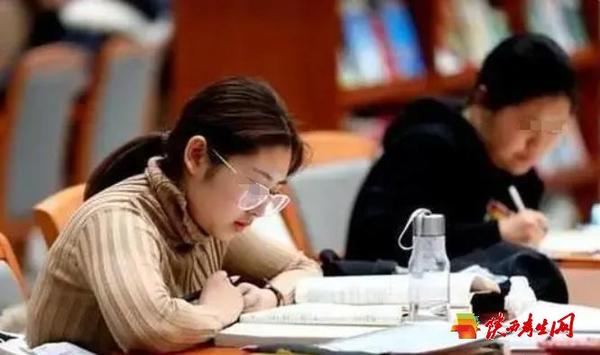 2025年考研究生传来不好的消息，考试大纲出现大变化，七万学生措不及防3.png