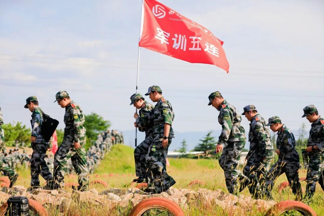 西安汽车职业大学举办校园微长征主题赛道拉练活动