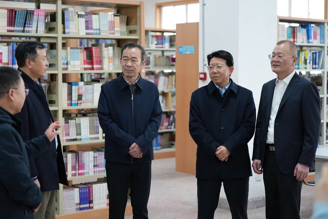 专家组实地走访检查工业 4.0 示范基地