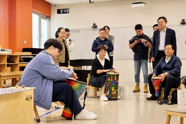 近百名中学老师走进西安欧亚学院，看大学正在怎么变、聊中学该怎么做