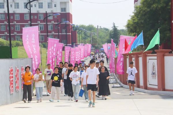 西安育华职业高中2024级“萌新入场”7.jpg