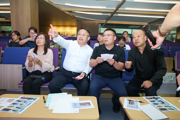 近百名中学老师走进西安欧亚学院，看大学正在怎么变、聊中学该怎么做