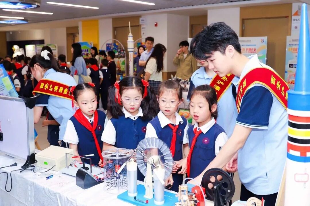 西安市第八届中小学科普教育成果展暨西安市科技教育特色学校展示活动举办