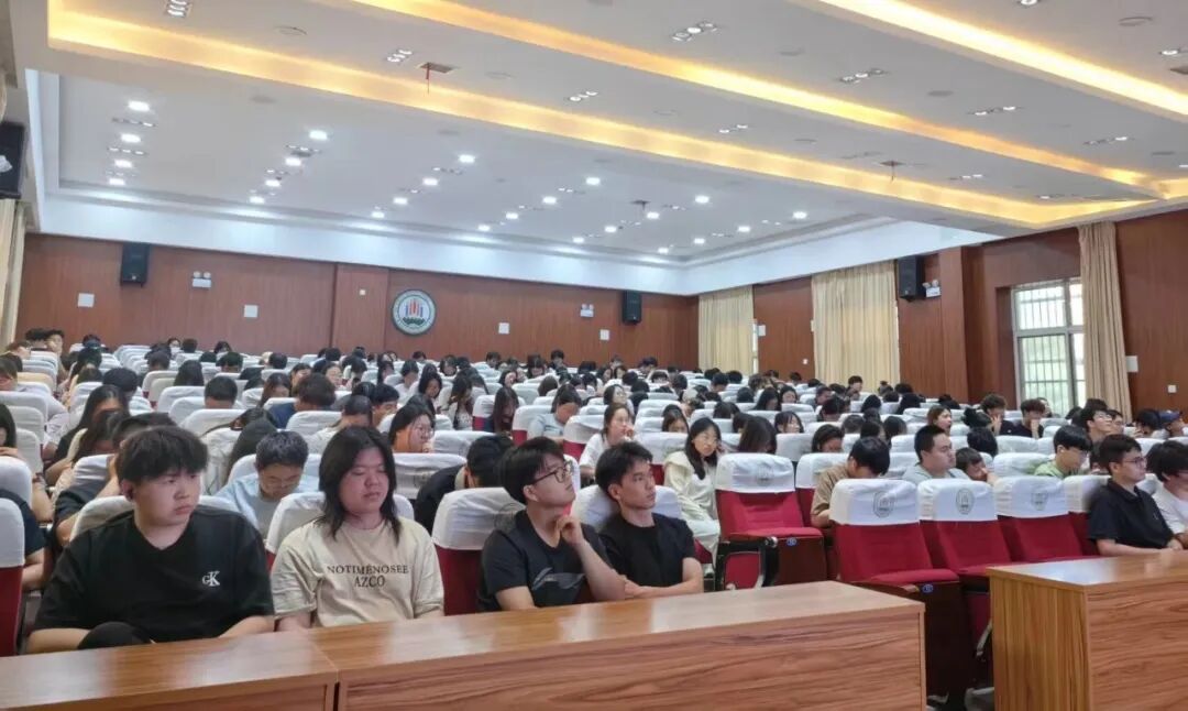 西安城市建设职业学院第三届 “就业育人大讲堂”专题讲座顺利开讲