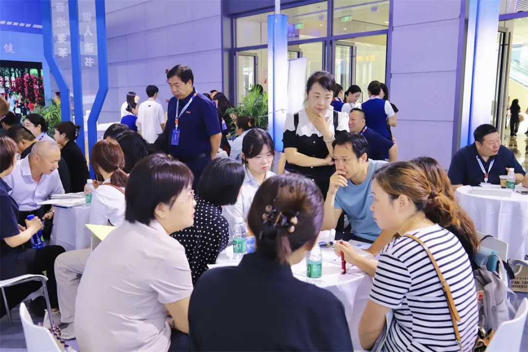 西安翻译学院闪耀第十三届陕西教育博览会