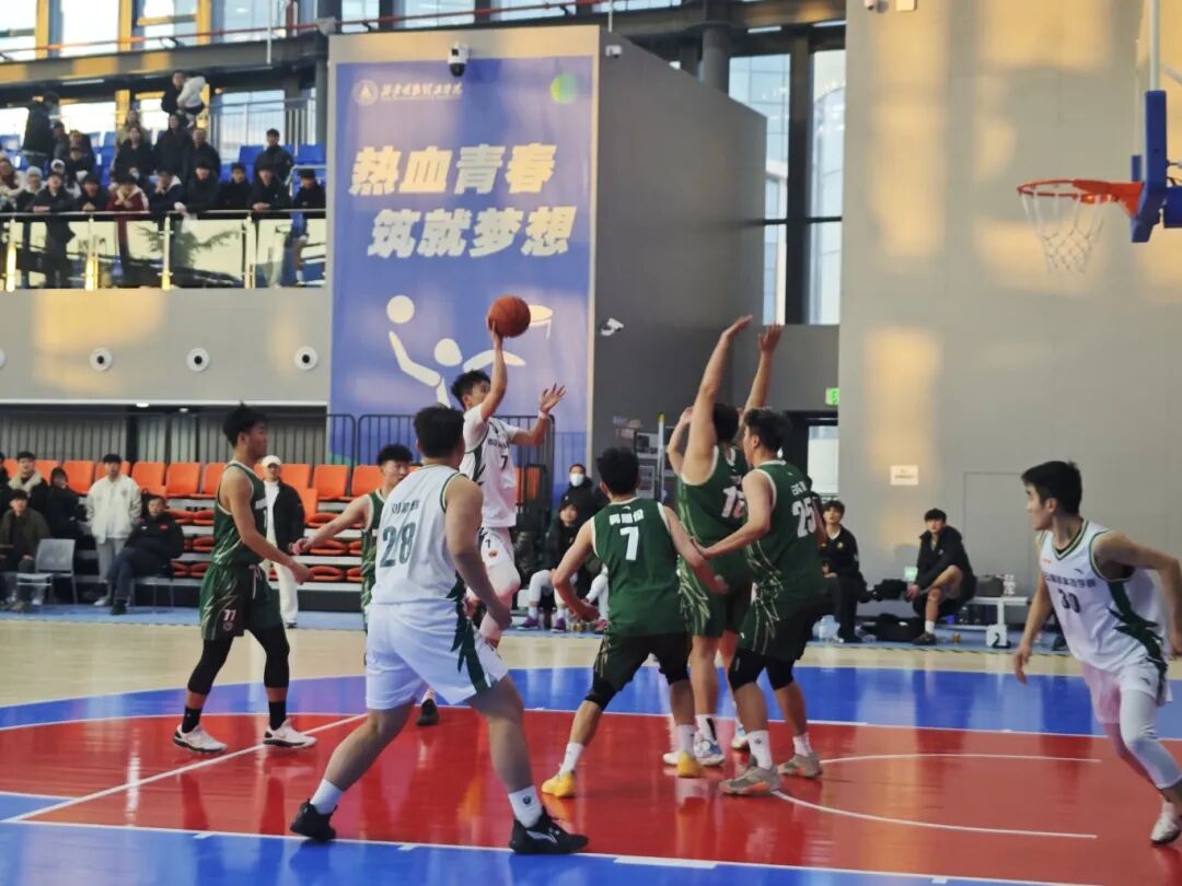 祝贺!西安高新科技职业学院男篮荣获陕西省大学生篮球联赛亚军