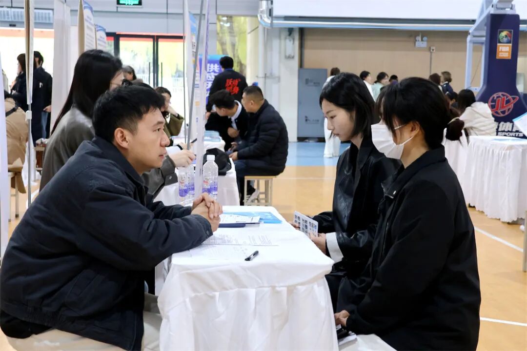 西安翻译学院“春风送岗 启航未来”2026届毕业生综合类招聘会现场