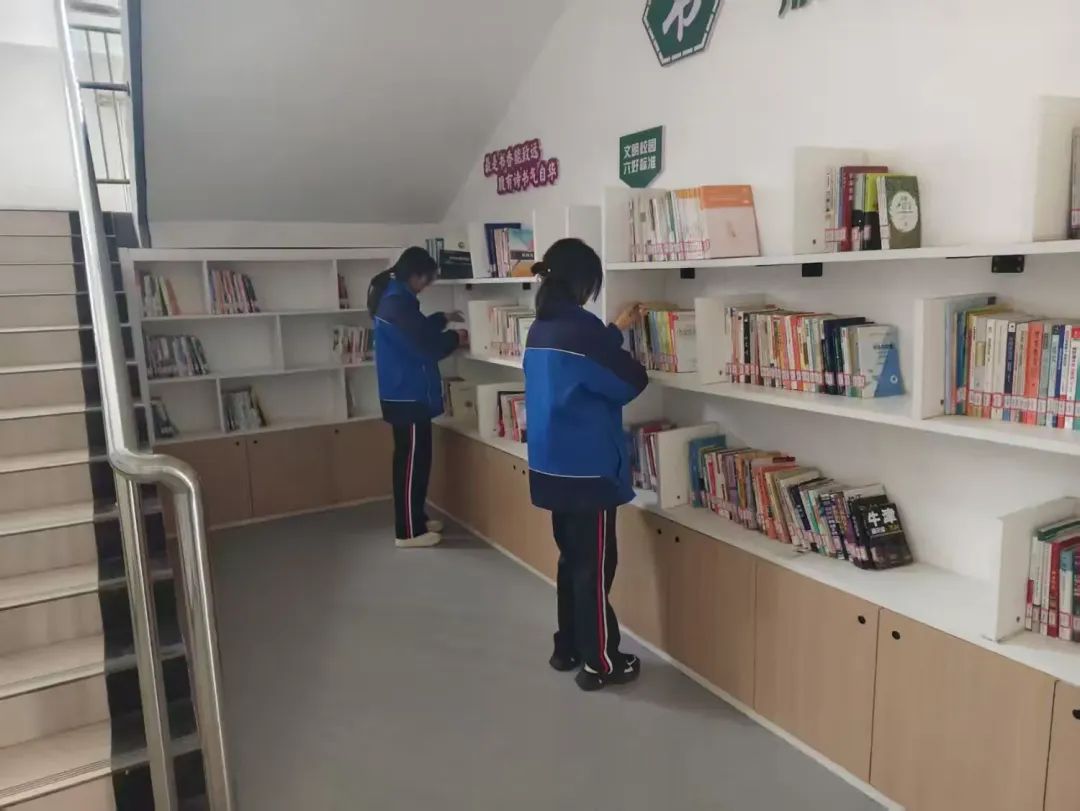 西安市雁塔区职业高级中学开展学习雷锋精神系列主题教育活动