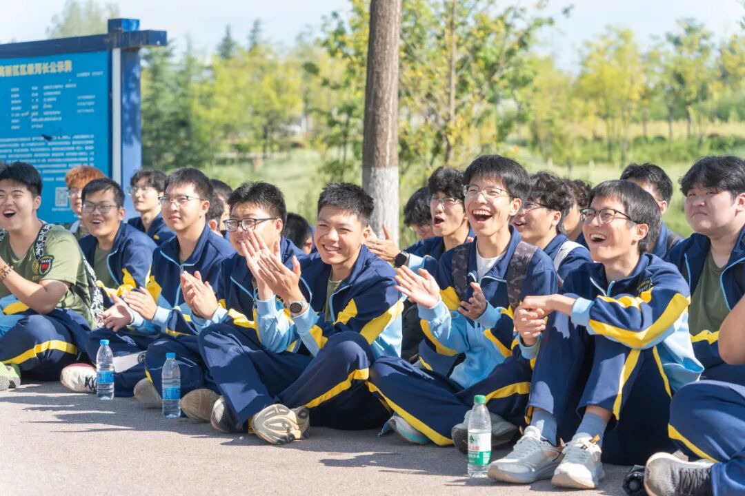 晨光励行 当“燃”青春丨16公里！西安明德理工学院学子步履淬成长！