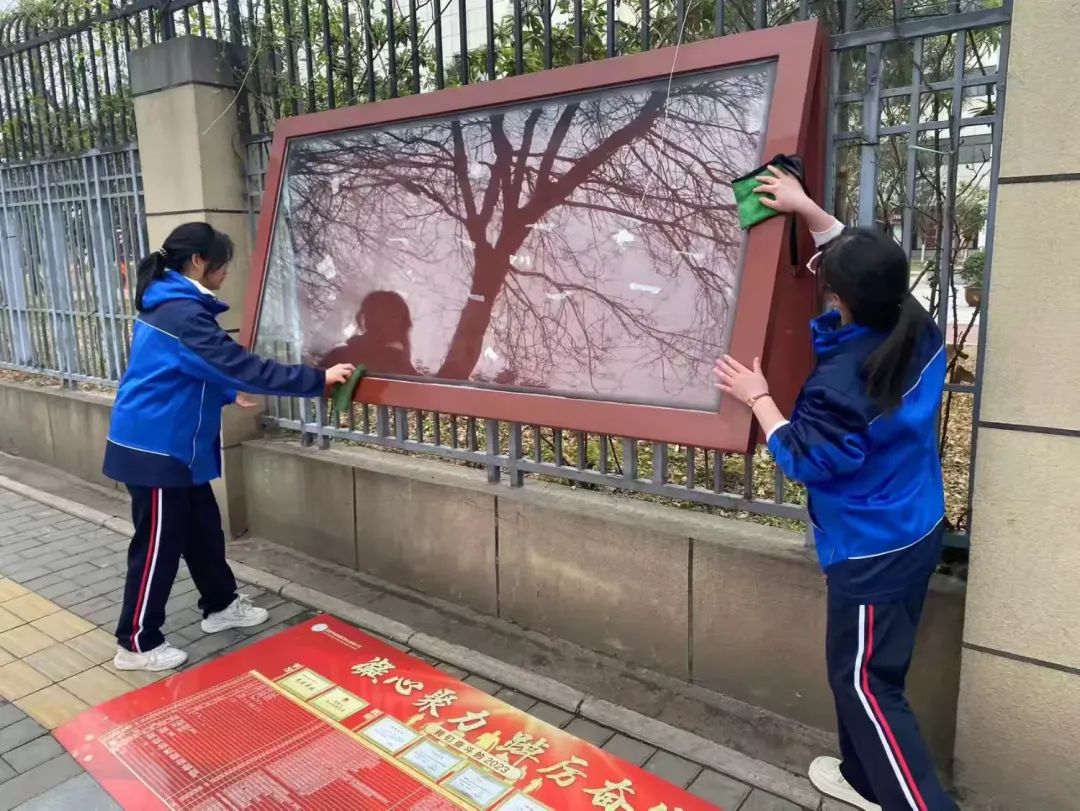西安市雁塔区职业高级中学开展学习雷锋精神系列主题教育活动