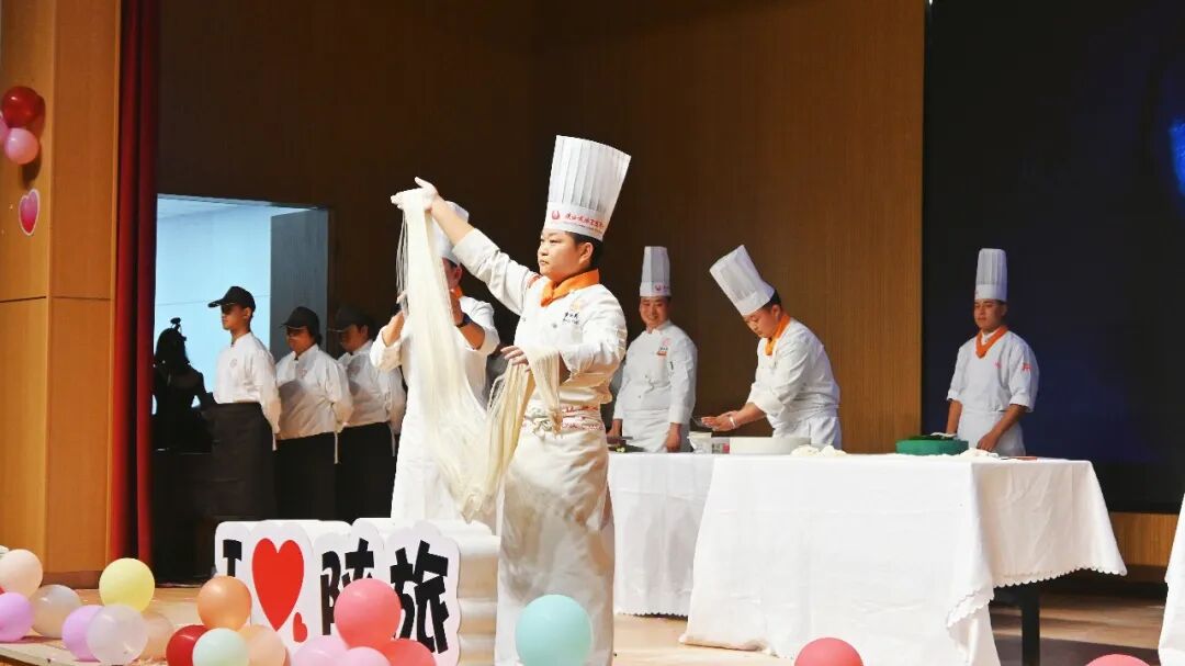 精彩！陕西旅游烹饪职业学院2026级迎新晚会高能来袭！