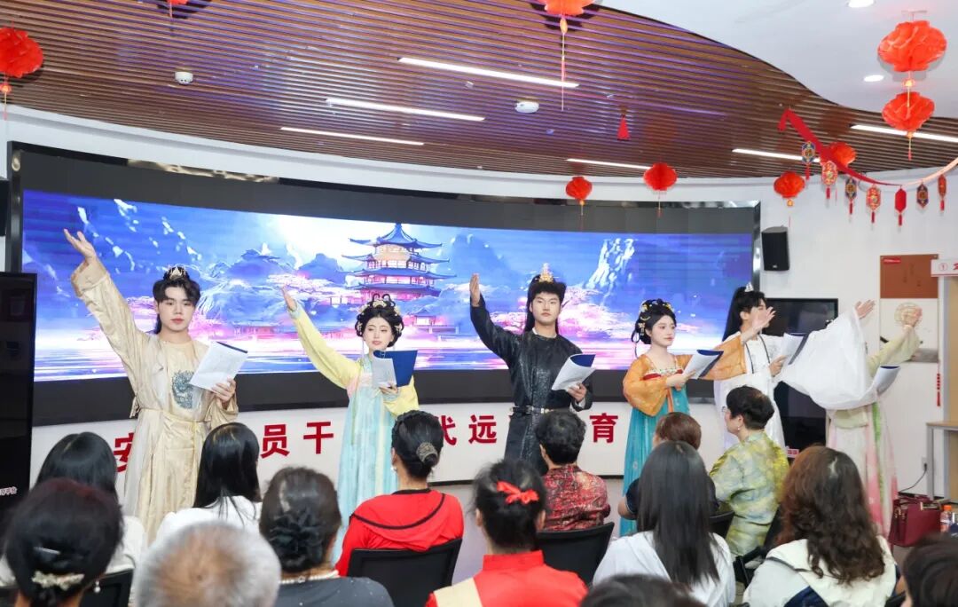 西安文理学院携手文景东区社区开展惠民文化活动