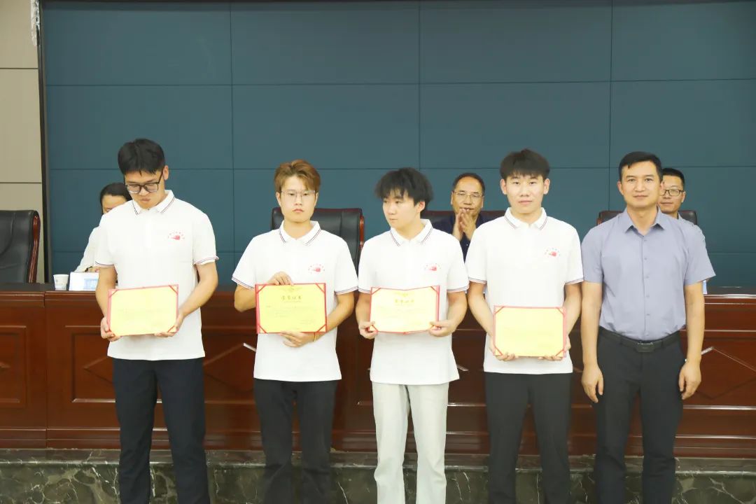 金徽加冕！西安铁道技师学院14名“火车司机”荣耀毕业，第七期集训班热血启航！