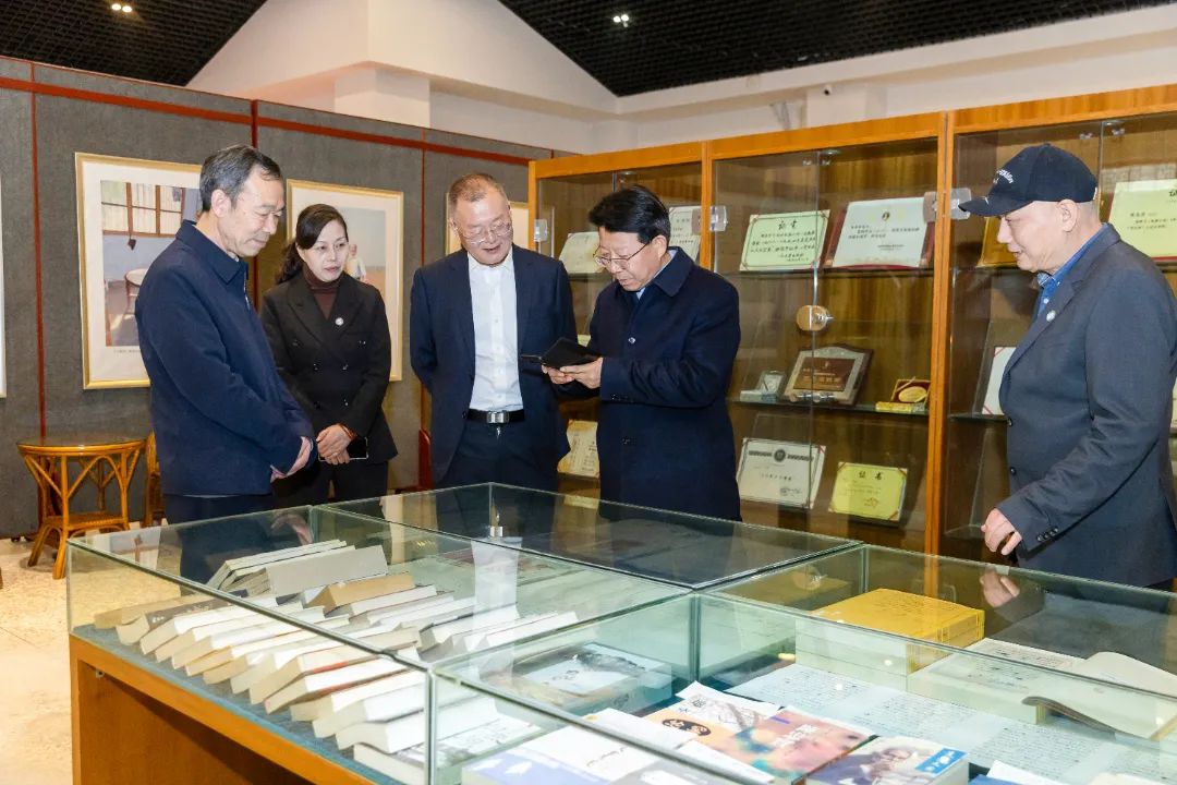 专家组实地走访检查工业 4.0 示范基地