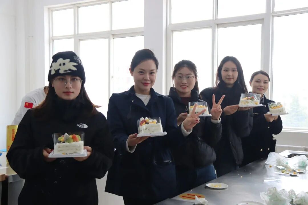 陕西旅游烹饪职业学院工会举办庆祝“三八”妇女节主题烘焙活动
