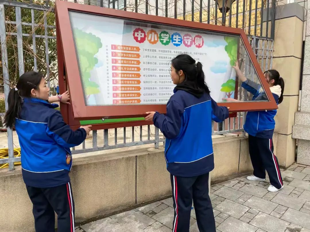 西安市雁塔区职业高级中学开展学习雷锋精神系列主题教育活动