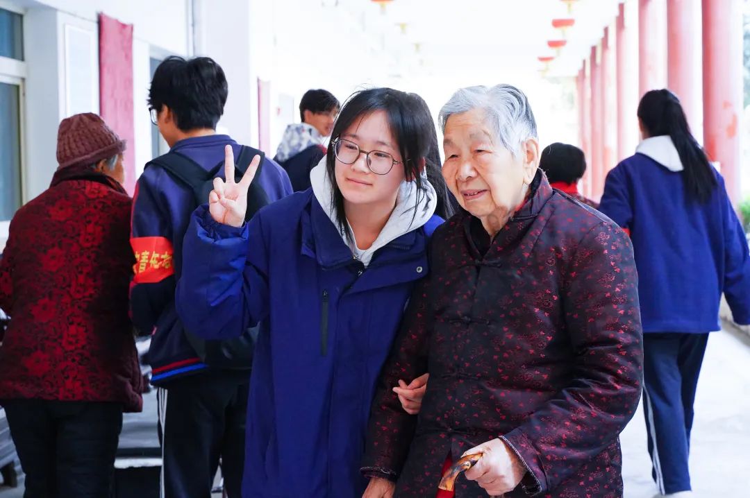 西安新高教职业高中“学雷锋，献爱心”活动！