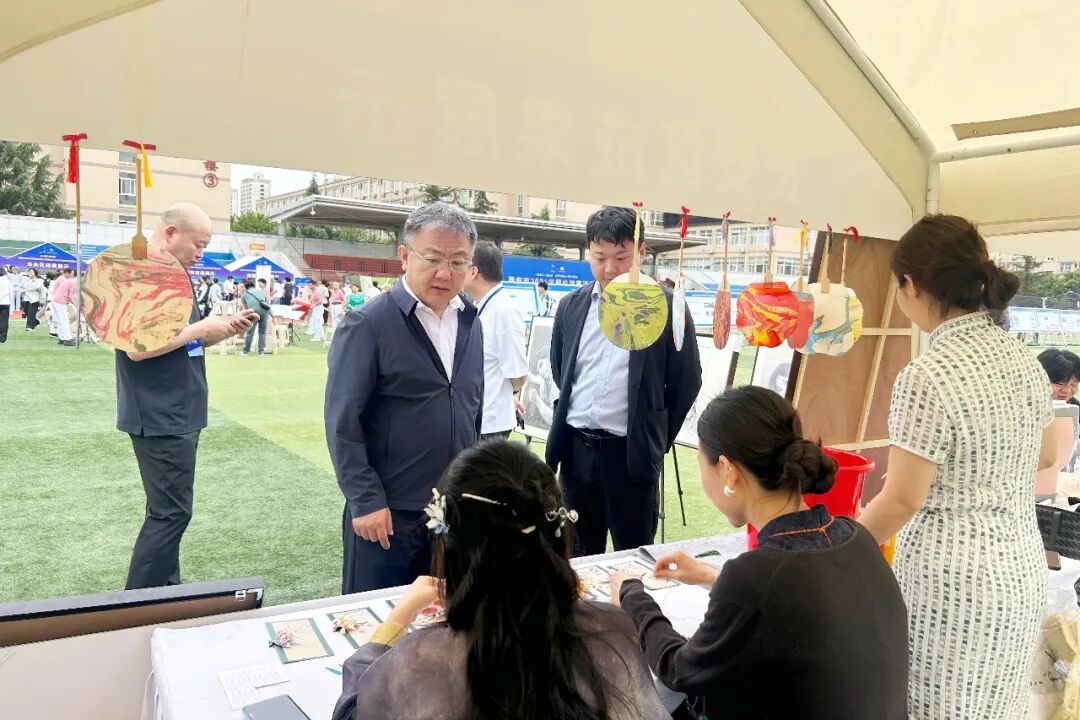 当国画遇上非遗缠花，西安博雅艺术职业高中师生把“美学课”搬进了市职教周！