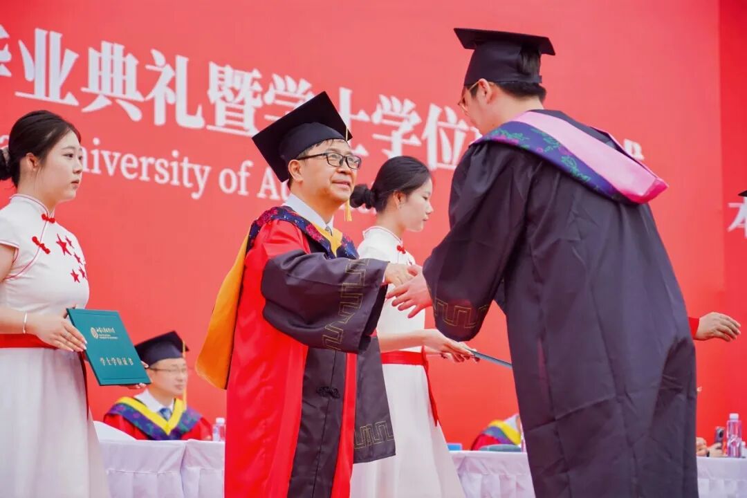 远航！西安汽车职业大学2026届本科生毕业典礼暨学士学位授予仪式盛大举行！
