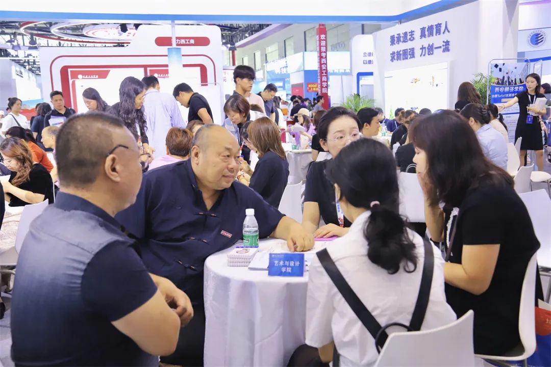 西安翻译学院闪耀第十三届陕西教育博览会