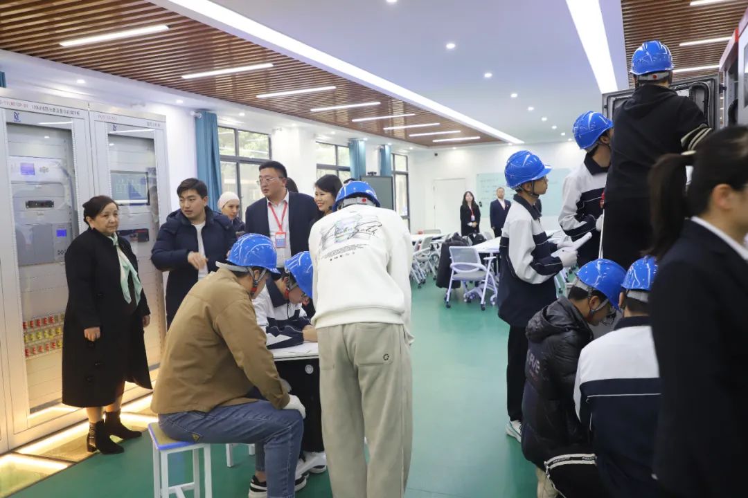 哈萨克斯坦江布尔州政府教育代表团到西安轨道交通技师学院进行国际教育交流