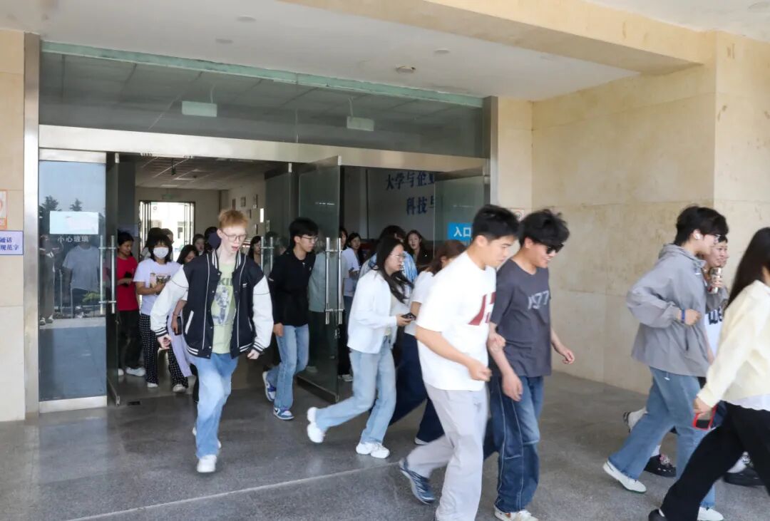 西安海棠职业学院防震减灾演练圆满举行