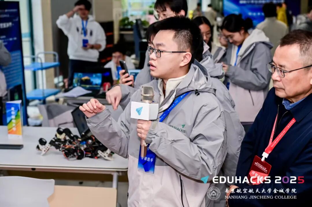 喜报！西安工商学院师生在EduHacks2025国际大学生创客马拉松大赛全球总决赛中斩获银奖