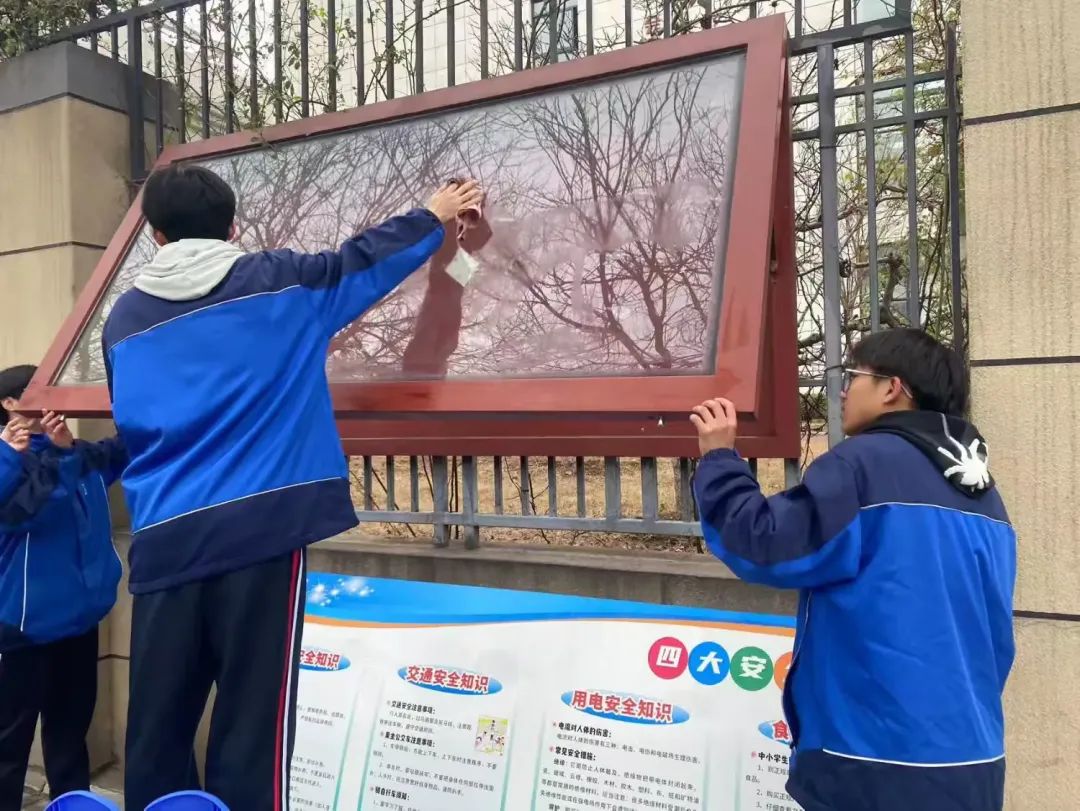 西安市雁塔区职业高级中学开展学习雷锋精神系列主题教育活动