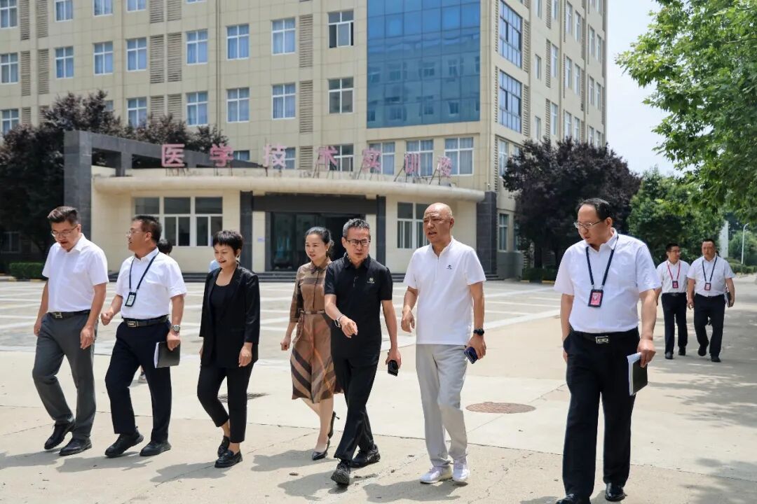 西安海棠职业学院与北京宏强富瑞集团开启深度合作