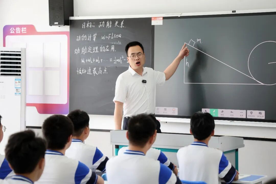西安育华职业高中的用心、较真、敬业，永远是别人拿不走的底气