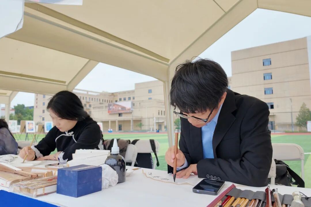 当国画遇上非遗缠花，西安博雅艺术职业高中师生把“美学课”搬进了市职教周！
