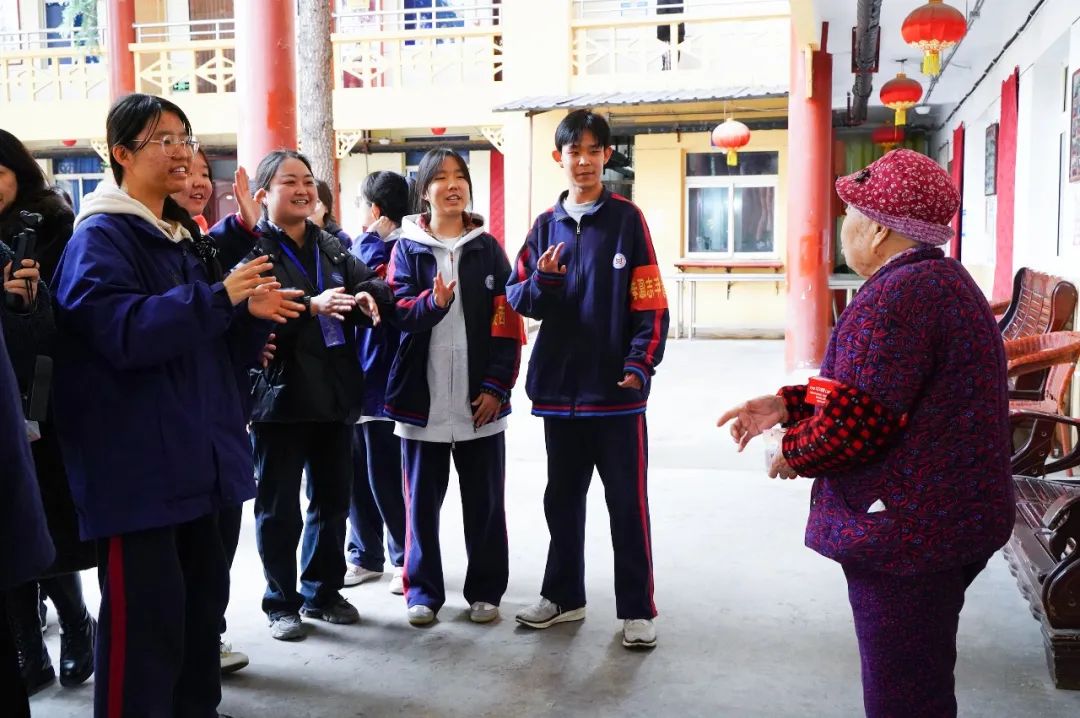 西安新高教职业高中“学雷锋，献爱心”活动！