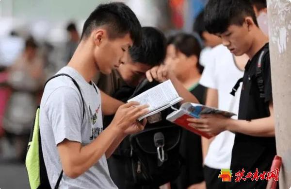 什么叫事业单位“可有可无”职位？或倒贴钱工作，编内工作人员：好想要逃2.png