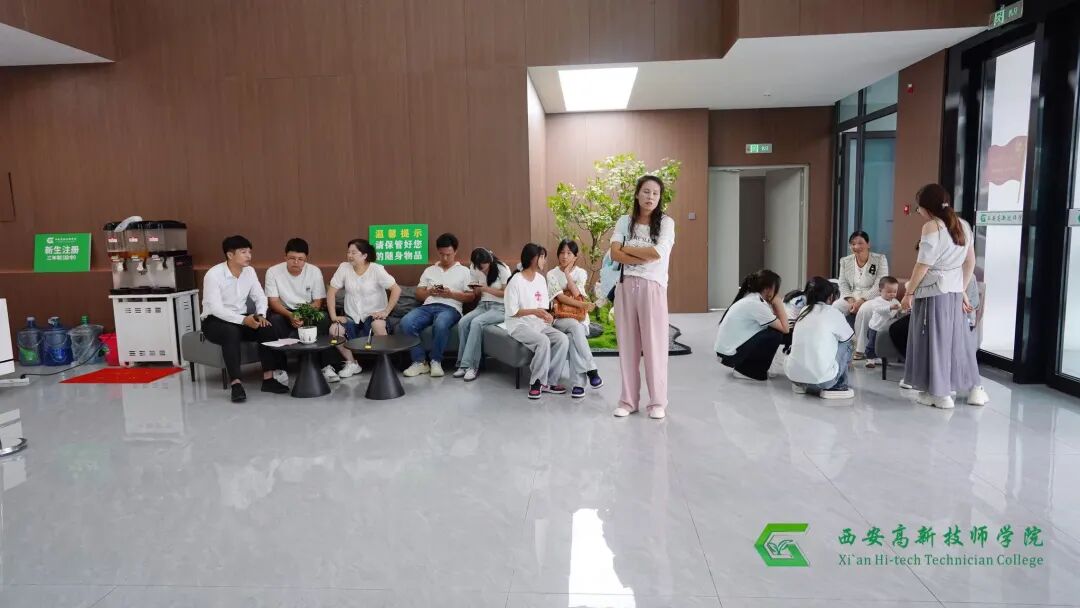 西安高新技师学院2026级新生顺利报到