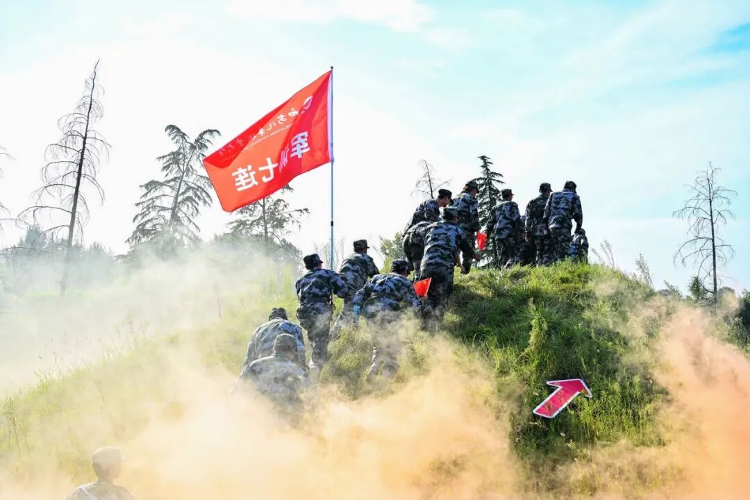 西安汽车职业大学举办校园微长征主题赛道拉练活动