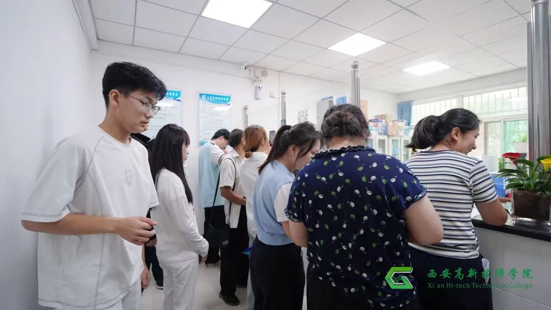 西安高新技师学院2026级新生顺利报到