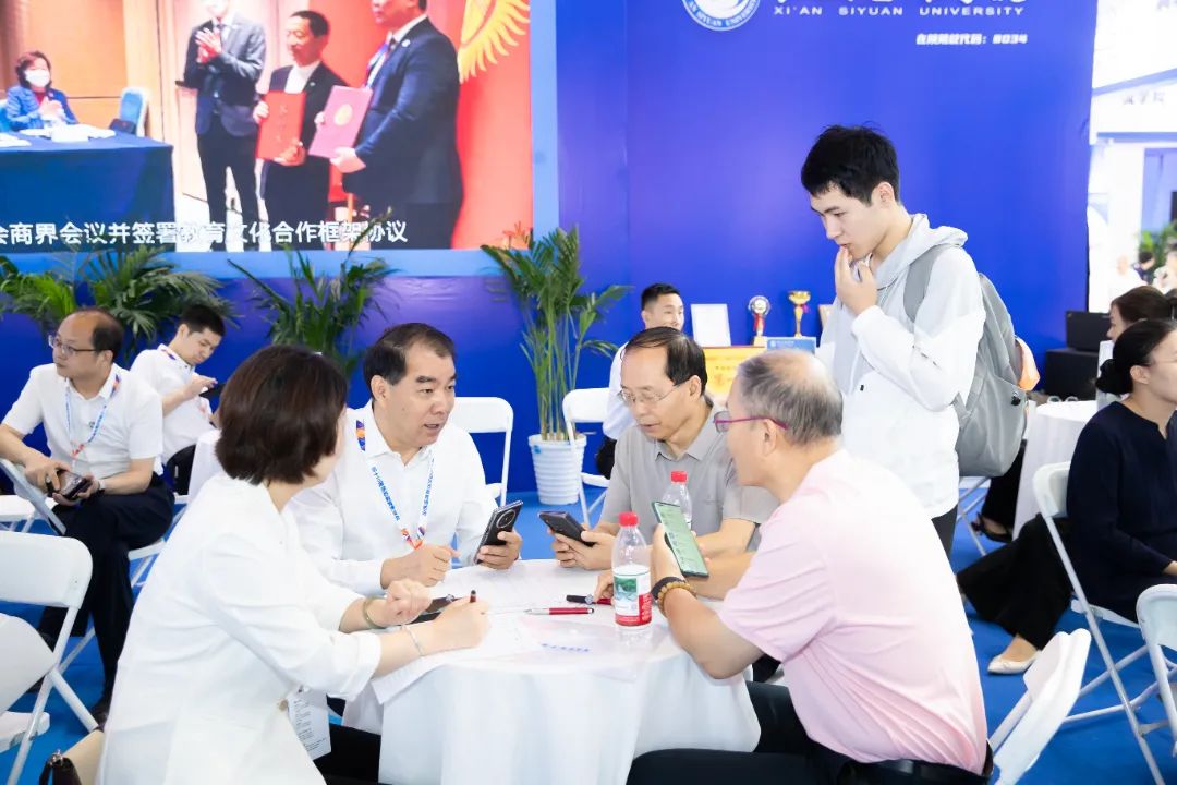 西安思源学院精彩亮相第十三届陕西教育博览会暨招生咨询会