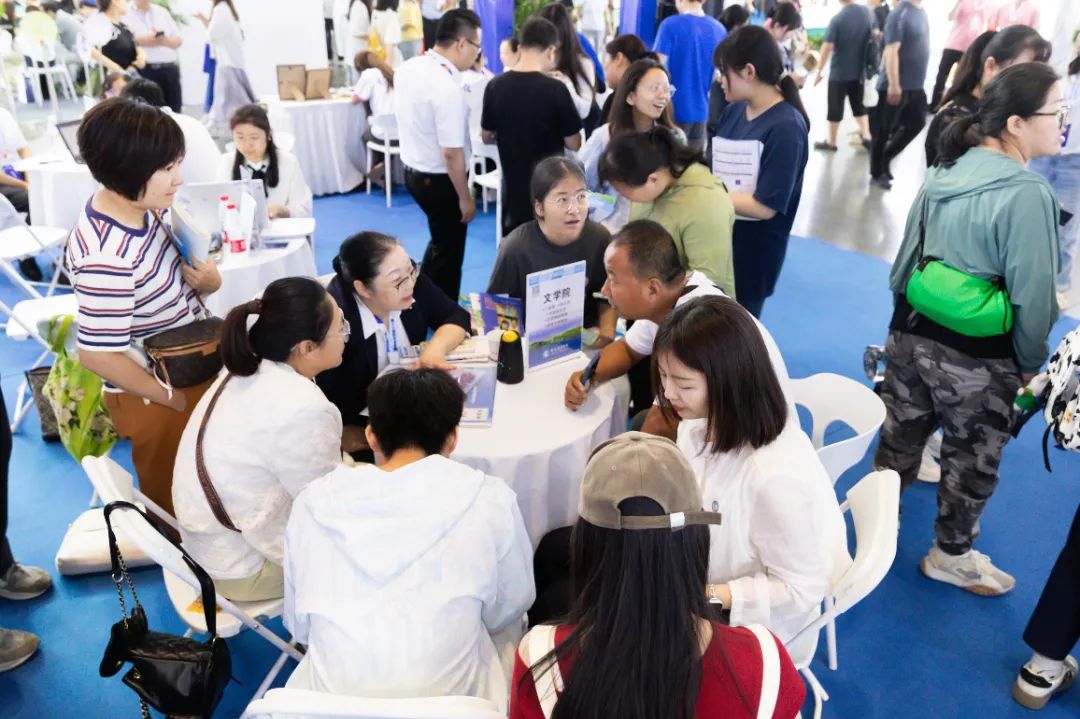 西安思源学院精彩亮相第十三届陕西教育博览会暨招生咨询会