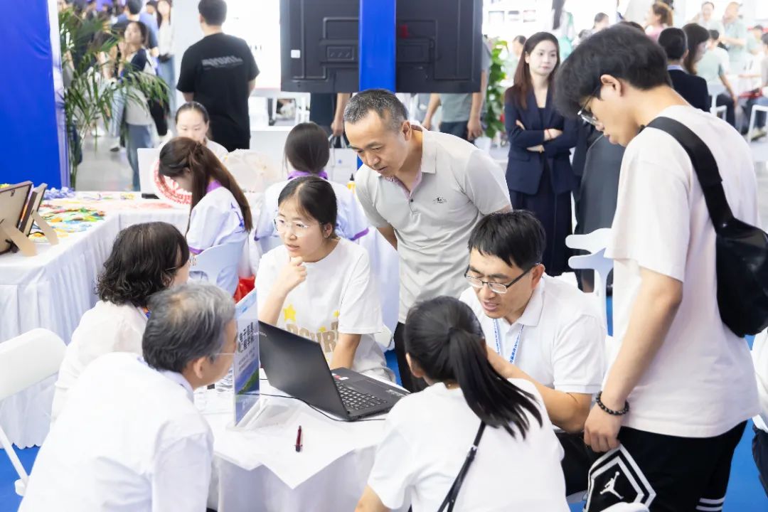 西安思源学院精彩亮相第十三届陕西教育博览会暨招生咨询会