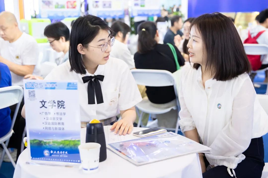 西安思源学院精彩亮相第十三届陕西教育博览会暨招生咨询会