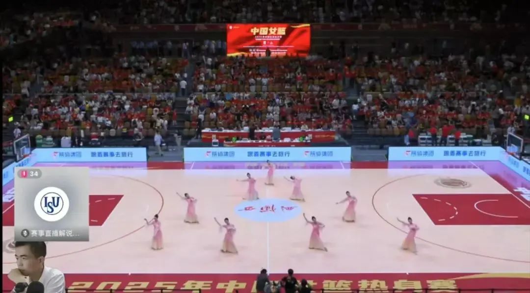 点赞！西安明德理工学院学子荣登CCTV5｜为中国女篮加油助威！