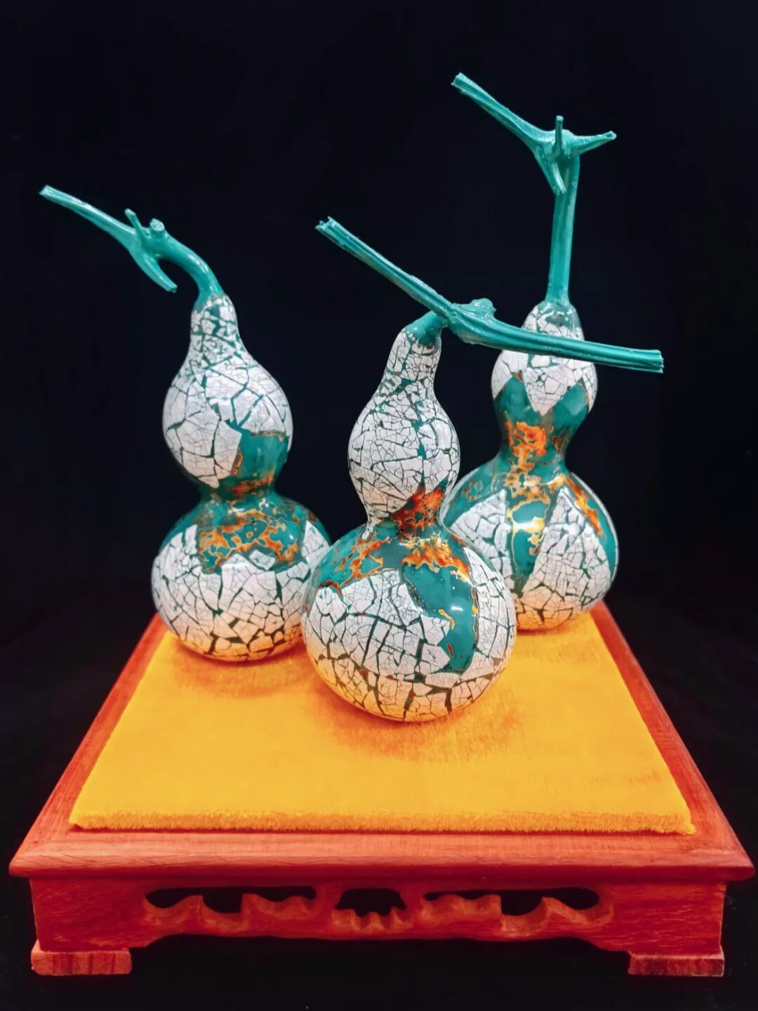 方寸葫器载匠心 西京学院师生作品入选2026全国葫芦工艺精品展览