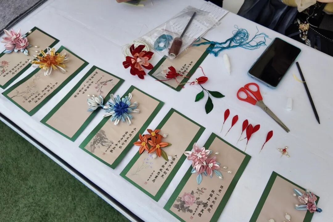当国画遇上非遗缠花，西安博雅艺术职业高中师生把“美学课”搬进了市职教周！