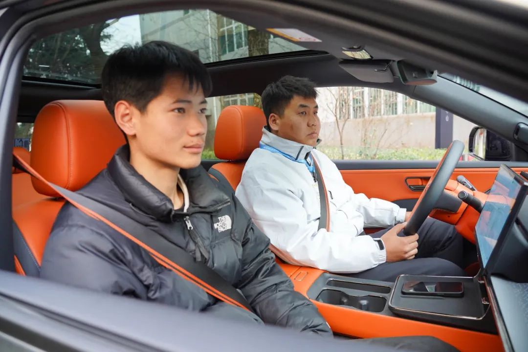 西安汽车职业大学与广汽丰田联合举办的“铂智3X上市智驾体验营”西北区域培训活动