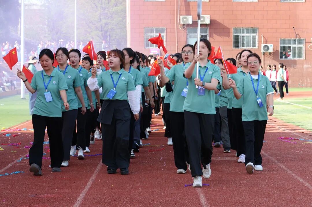 西安新高教职业高中第三届校园文化艺术节暨春季田径运动会开幕仪式！