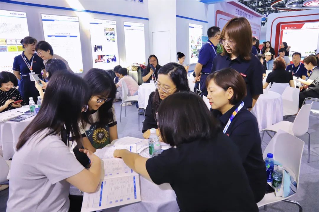 西安翻译学院闪耀第十三届陕西教育博览会