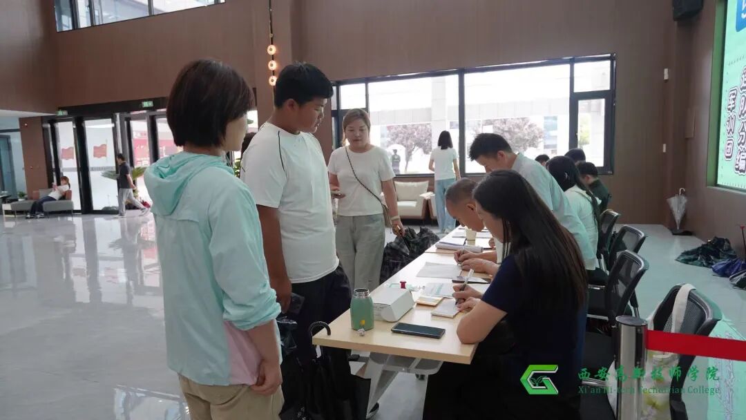 西安高新技师学院2026级新生顺利报到